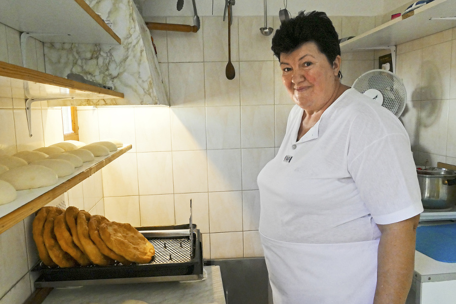 Mária (60) pečie langoše