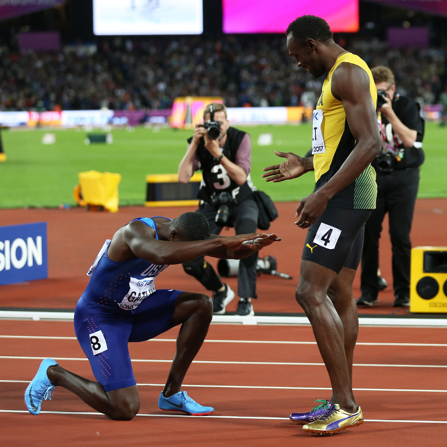 Justin Gatlin si pokľakol