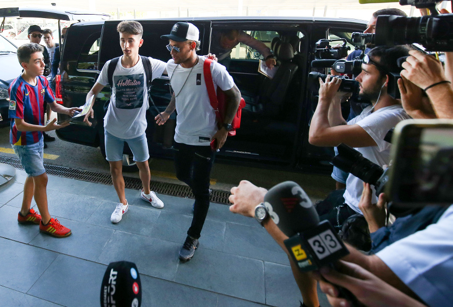 Neymar na letisku v