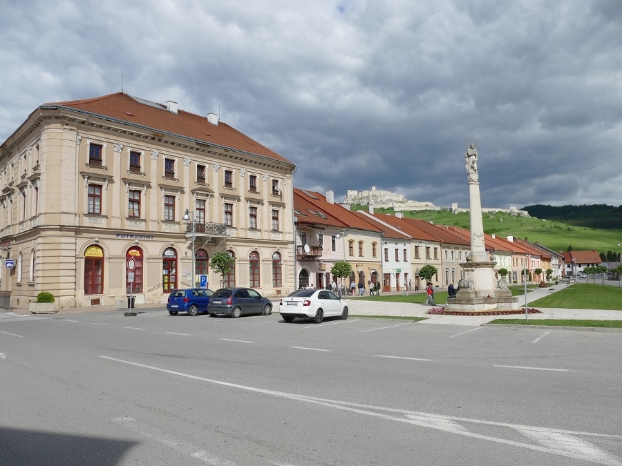 Hrad sa nachádza tesne