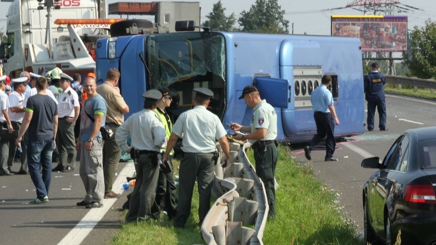 Vážna nehoda autobusu pri