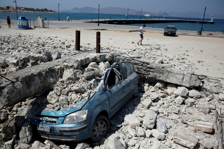 Následky zemetrasenia v Grécku.