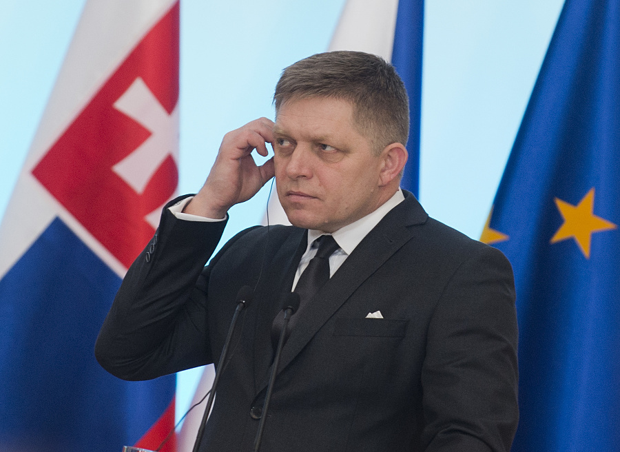 Na snímke slovenský premiér Robert Fico počas tlačovej konferencie na mimoriadnom summite V4 o kvalite potravín 2. marca 2017 vo Varšave.