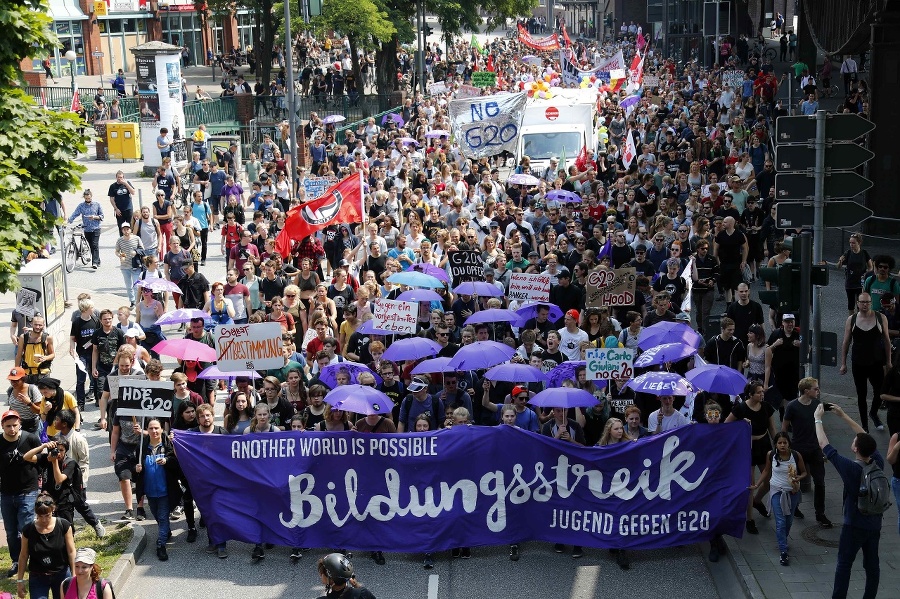 Protesty v Hamburgu eskalujú