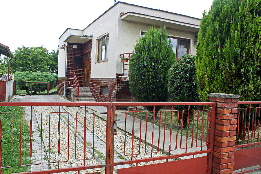 Tragédia sa odohrala v pondelok v záhrade tohto domu.