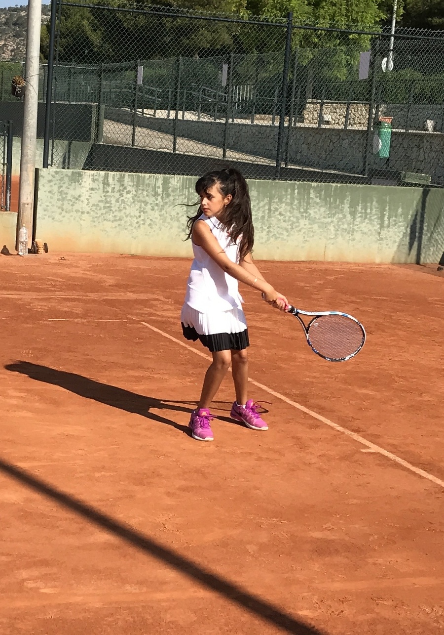 Ellizabeth hrá tenis od