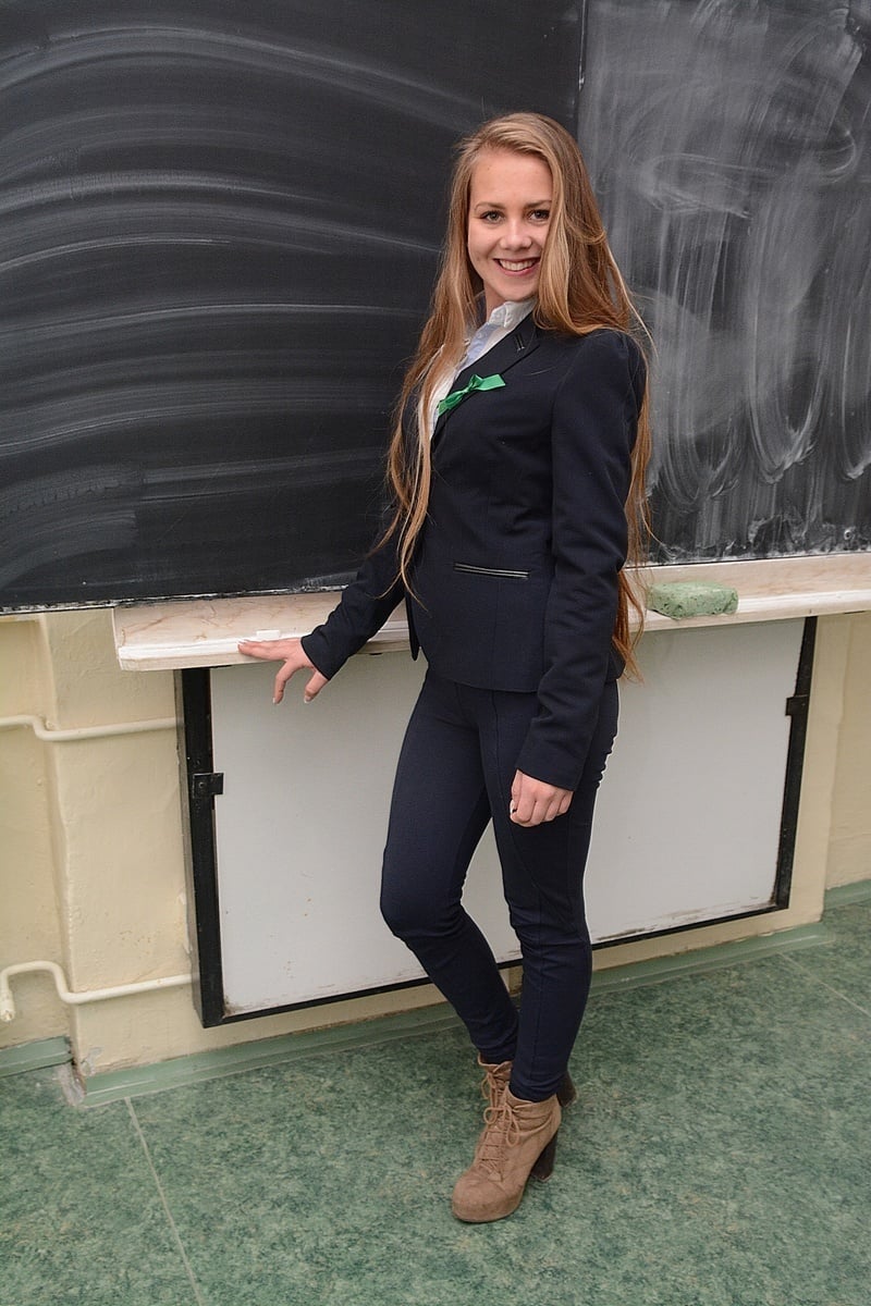 Natália Šimková (18), letuška.