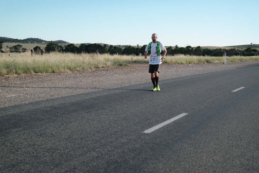 Asi 100 kilometrov pred mestom Petersborough.
