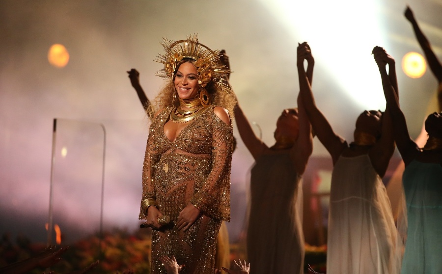 Speváčka Beyoncé počas vystúpenia