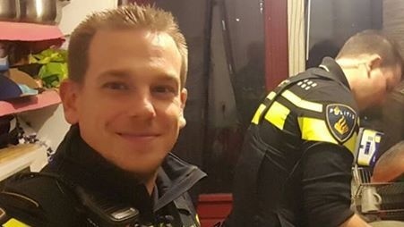 Policajti si stihli spraviť aj selfie.