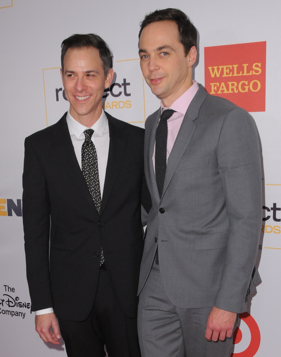 Jim Parsons a Todd