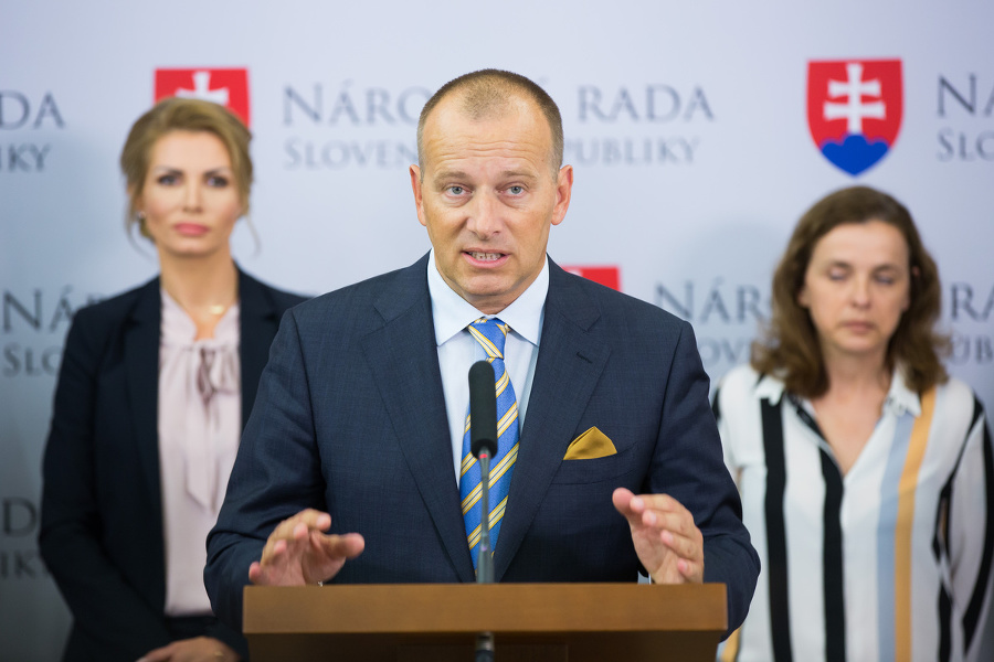 Boris Kollár tvrdí, že peniaze zo strany odišli. 