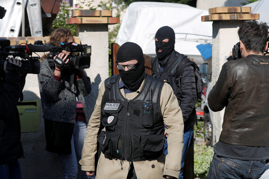 Francúzska polícia opúšťa dom
