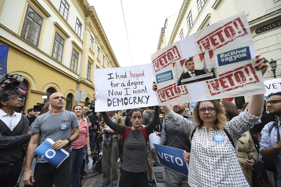 Maďari protestujú proti novele