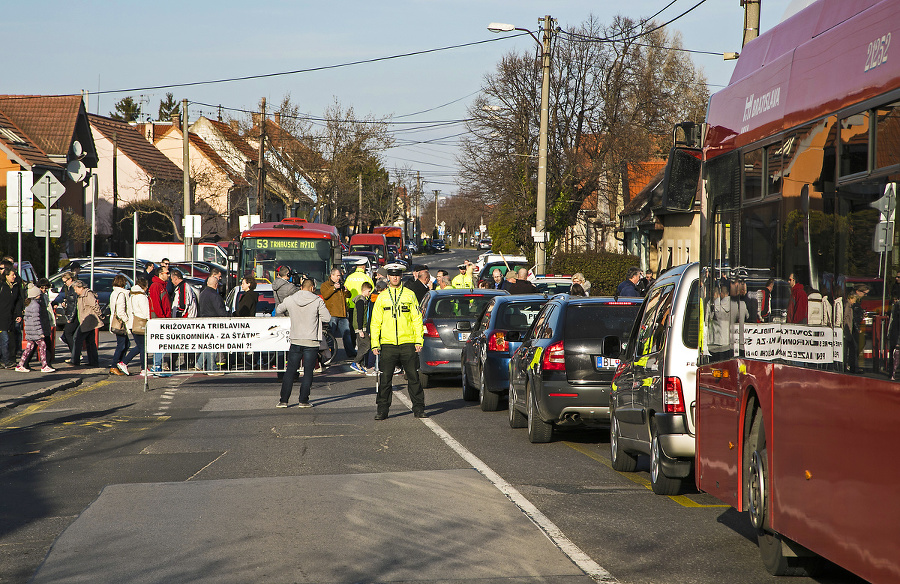 Dopravu odstavili na 15