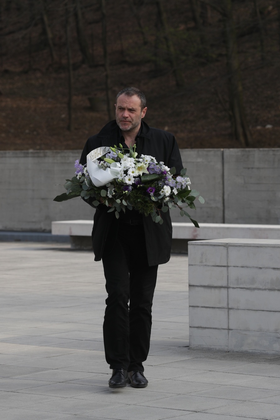 Henrich Krejča pri príchode na pohreb.