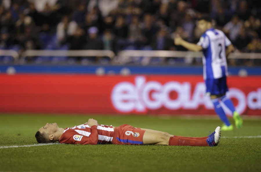 Fernando Torres zostal nehybne