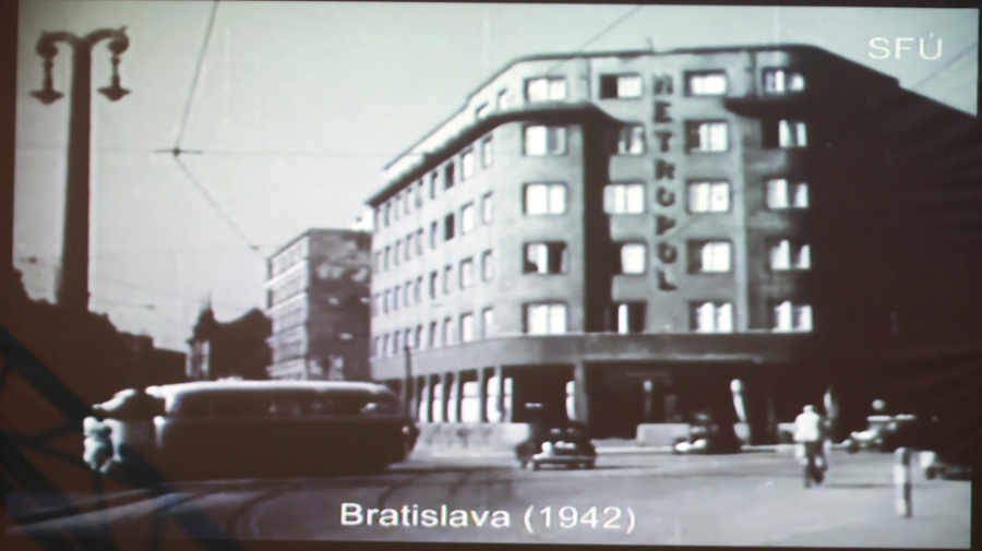 1942: Budova Metropolu.