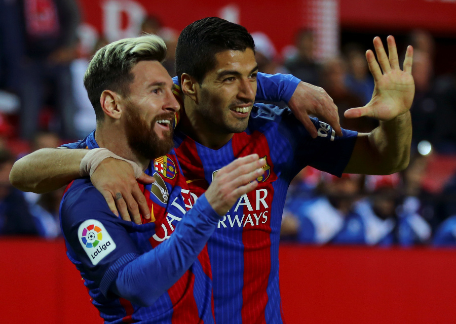 Leonel Messi (vľavo) oslavuje