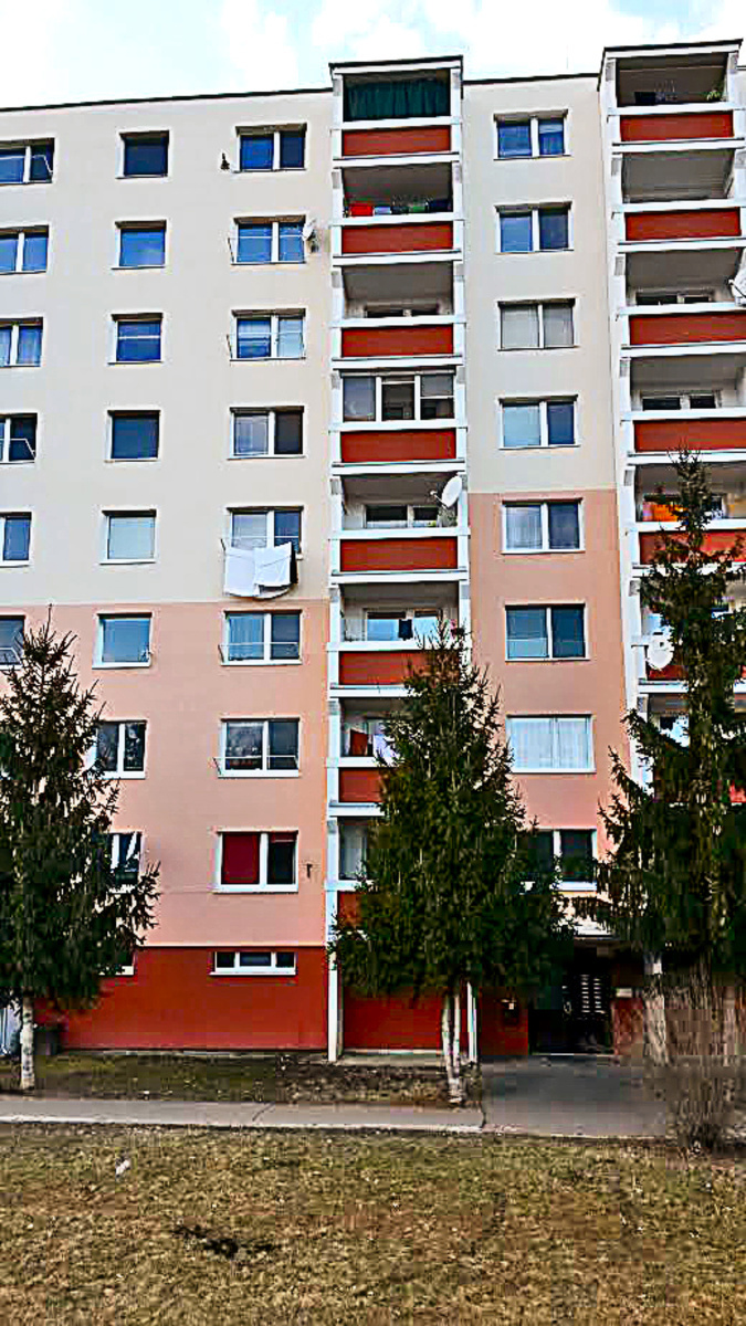 Tu žúrovali: Mŕtveho mladíka našli v byte na Nográdyho ulici vo Zvolene.
