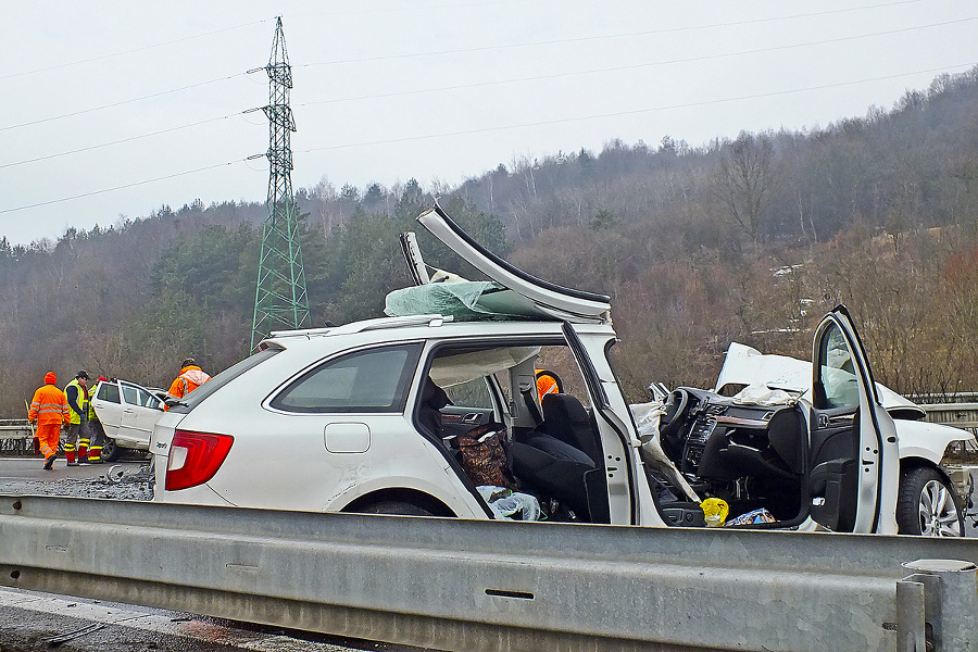 Auto Poliakov: V ich batožine našli podozrivé látky.