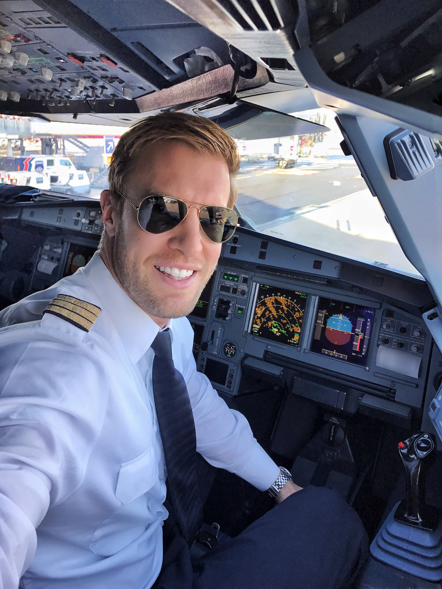 Pilot Jonas hviezdi na