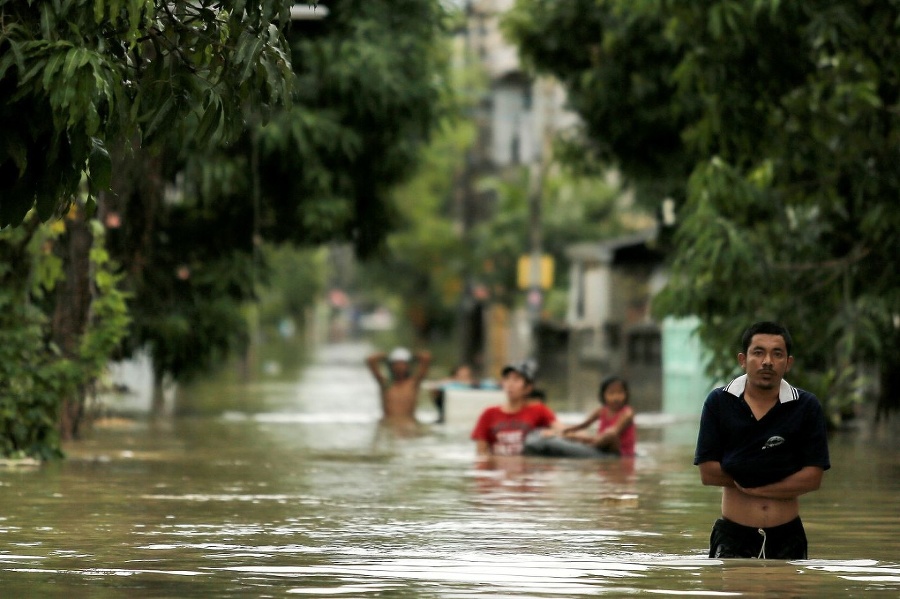 Thajsko sužujú záplavy už