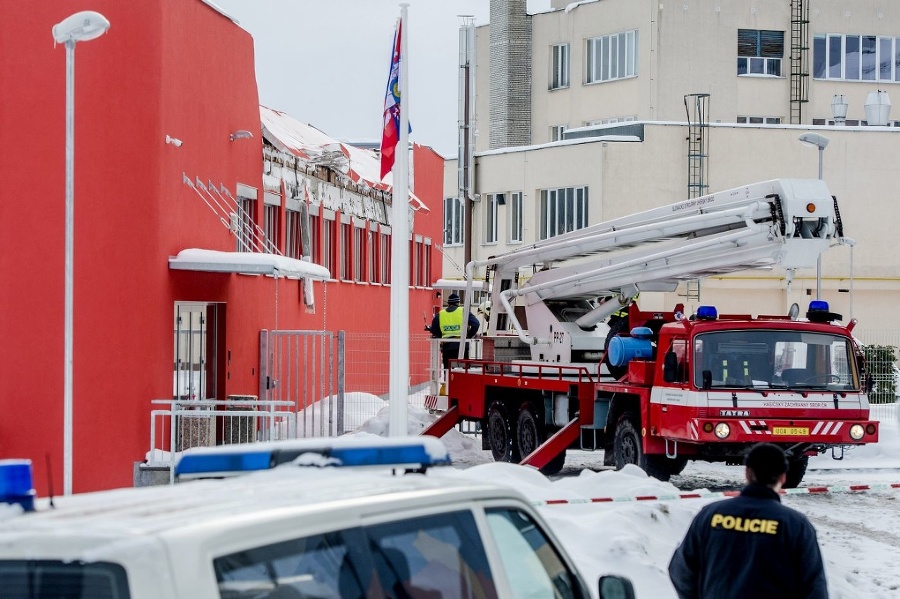 Strecha sa zrútila priamo