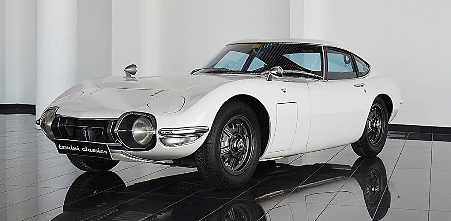 Krásavica: Biela Toyota 200GT