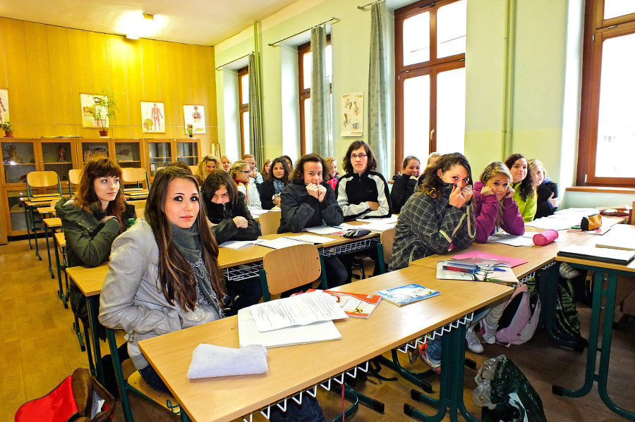 Študenti sedeli v triedach