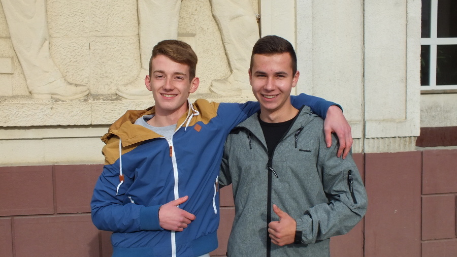 Tomáš Chovanec (17, vľavo)
