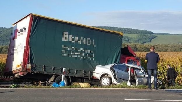 Zrážka kamiónu a osobného