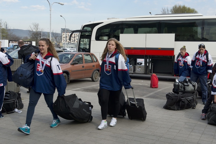 Slovenské hokejistky začína boj