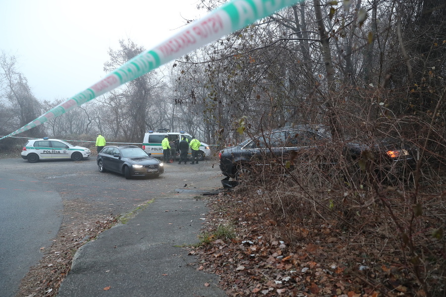 Policajti prenasledovali osobné auto,