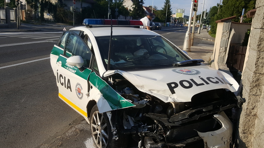 Policajné auto je vhodné