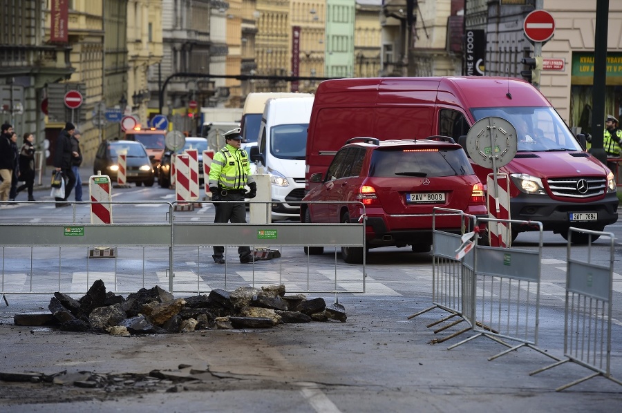 Dopravu v Prahe skomplikovala