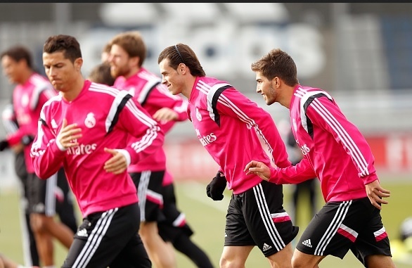 Gareth Bale (v strede)
