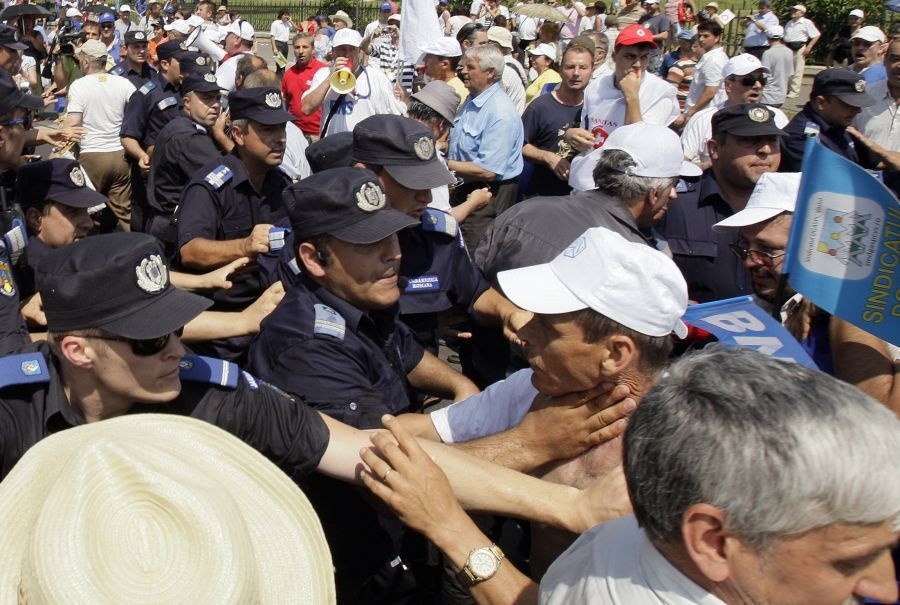 Protestujúci Rumuni takmer obsadili