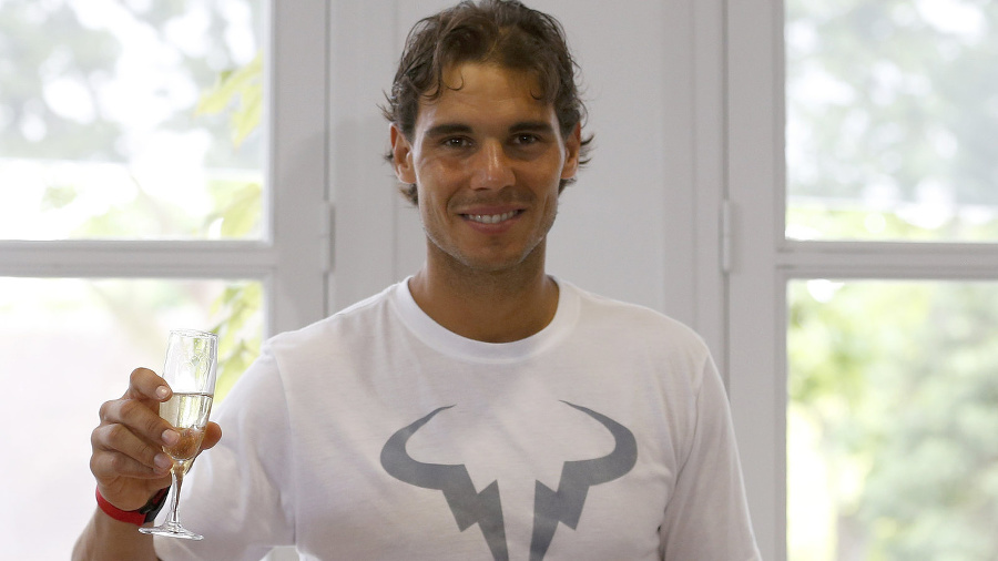 Rafael Nadal si pripíja