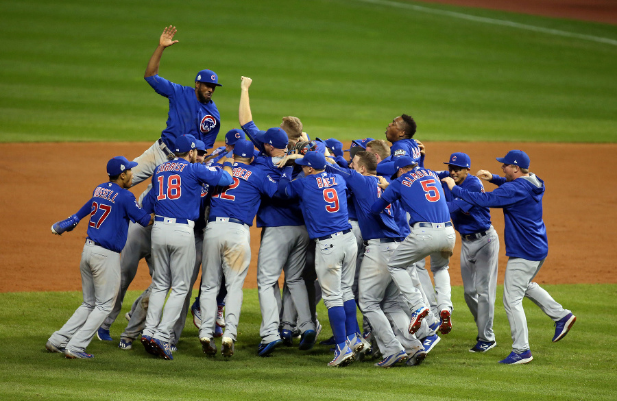 Bejzbalisti Chicaga Cubs oslavujú