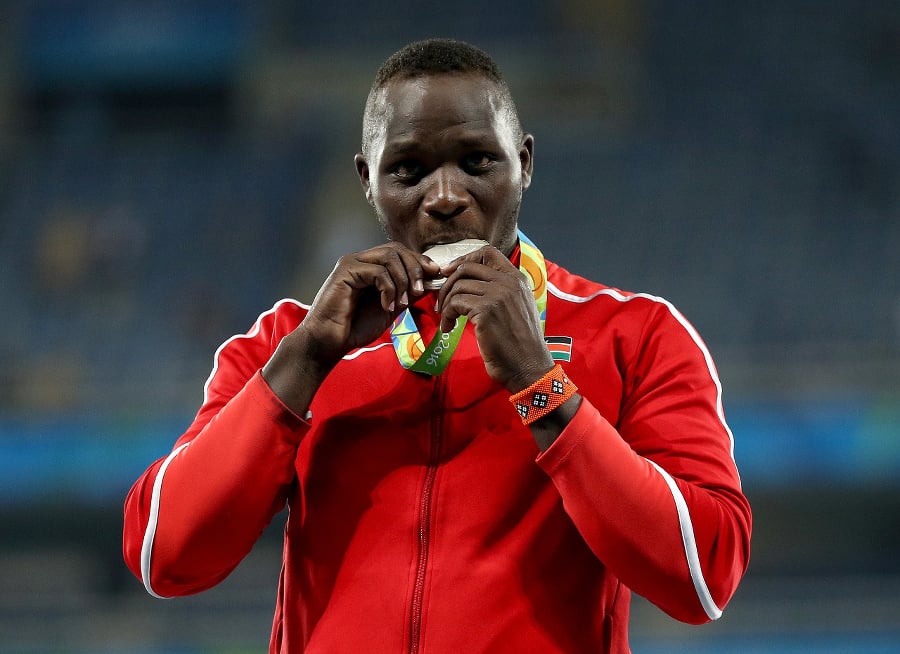 Julius Yego takto pózoval