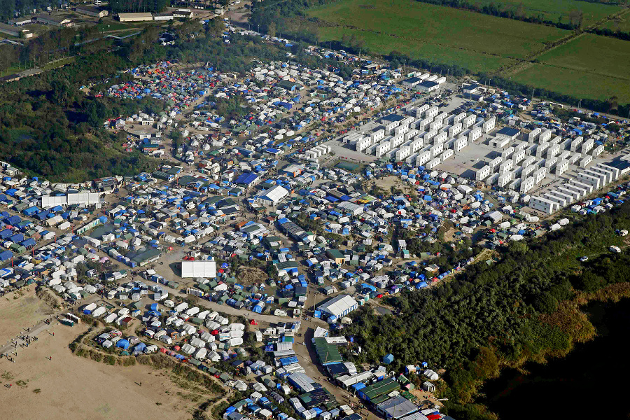 Tábor v Calais pozostával