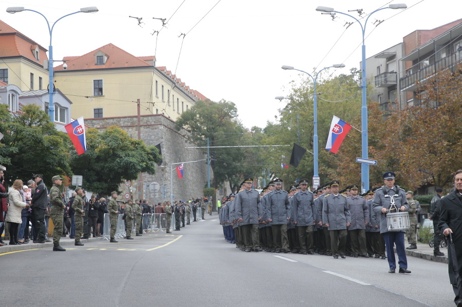 Po Prezidentskom paláci pokračuje