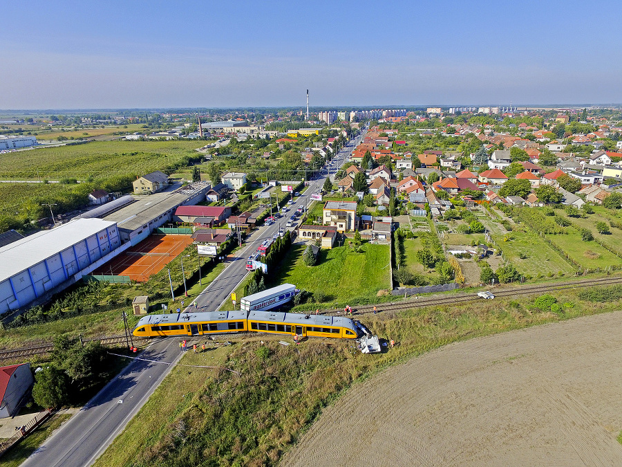 K strašnej nehode došlo 16. septembra na želežničnom priecestí vo Veľkom Mederi.