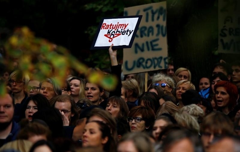 Tisíce žien protestovali proti