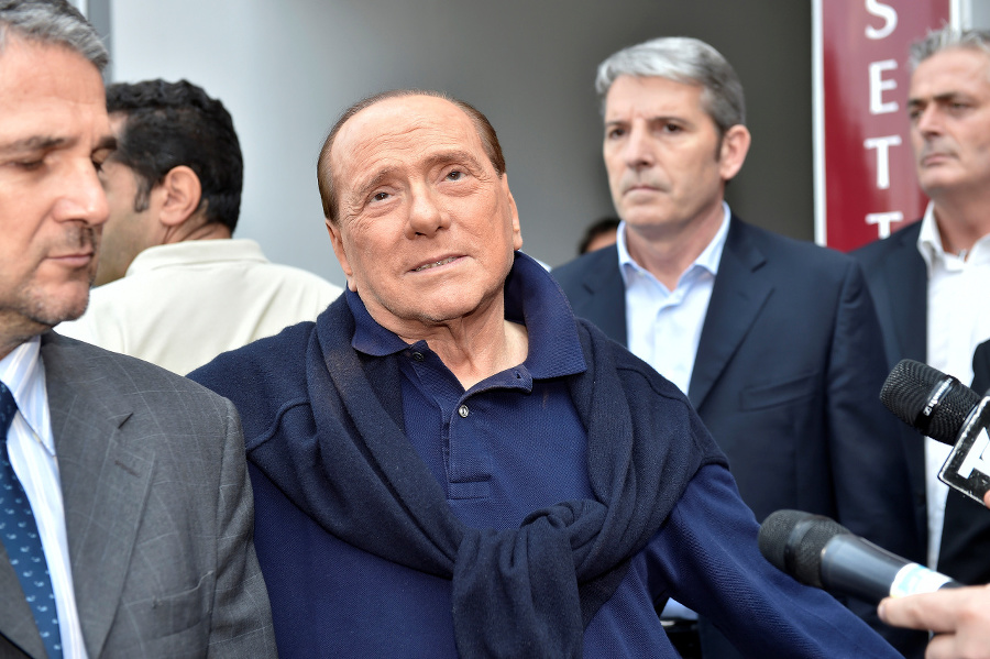 Expremiér Berlusconi pri odchode