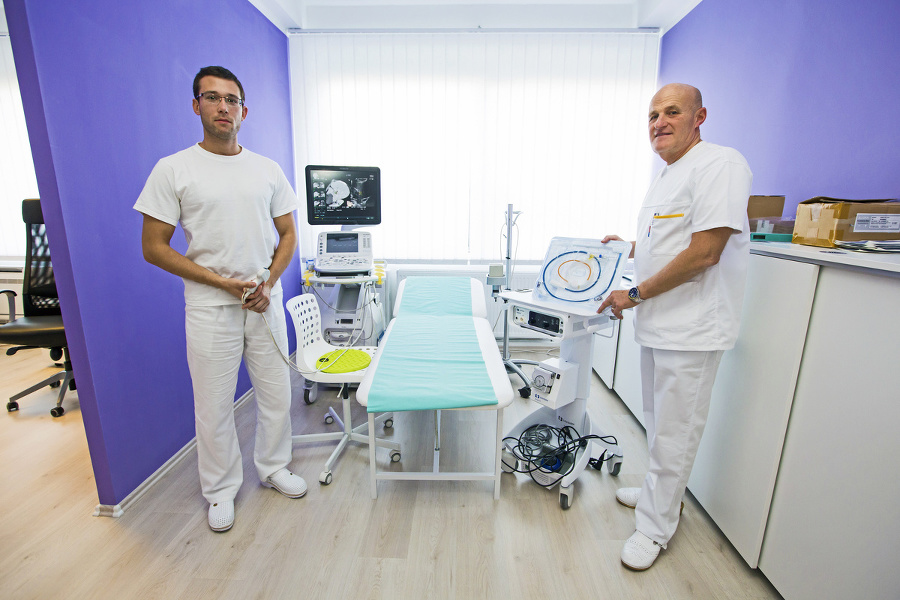 Lekári Filip Danninger (vpravo)