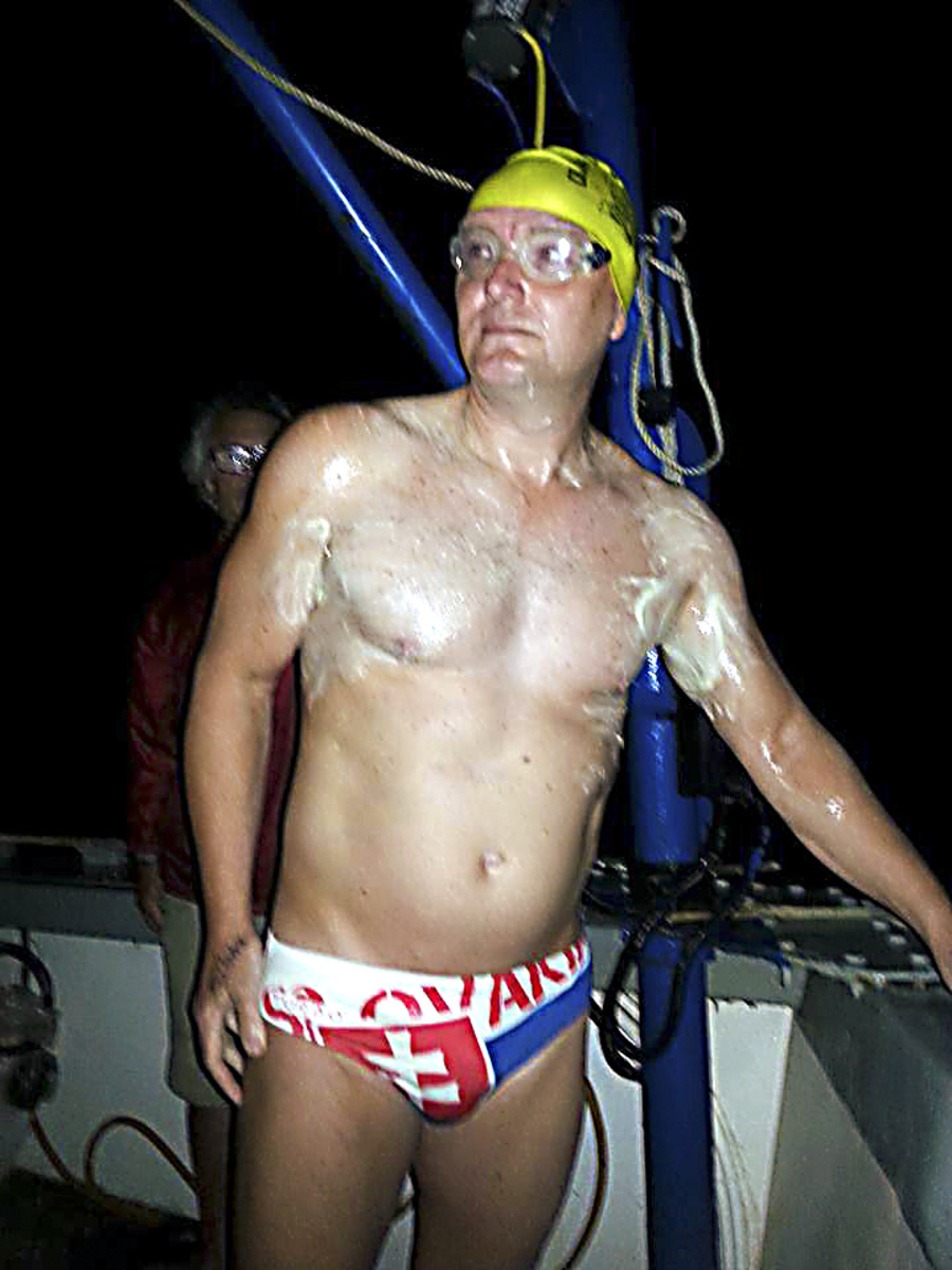 Peter Dolník (48) pláva