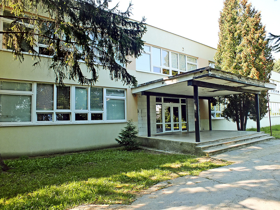 Základná škola v Cejkove.