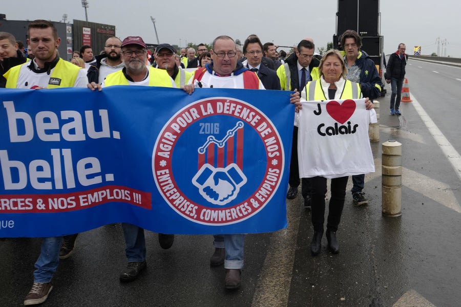 Francúzi protestujú v Calais.